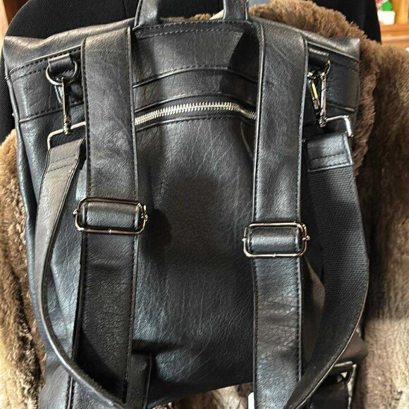BLACK LEATHER BACKPACK - Picture 4 of 5